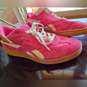 ​✨ Reebok Classic Suede Gum Sole Sneakers - Hot Pink ✨sz 9